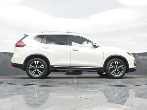 Used 2017 Nissan Rogue SL w/ SL Premium Package image 31