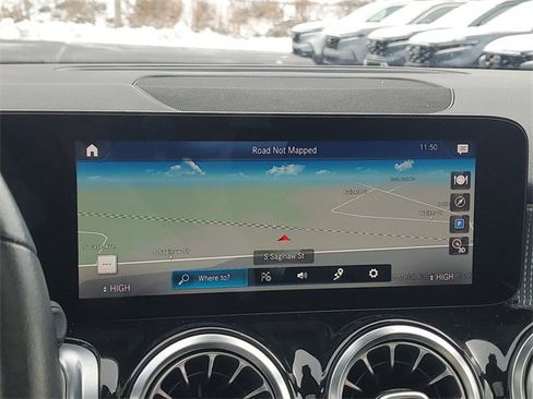 Used 2021 Mercedes-Benz GLB 250 4MATIC image 29