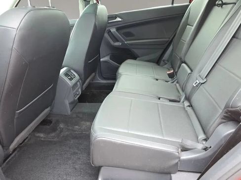 Used 2018 Volkswagen Tiguan SE AWD/4WD image 10