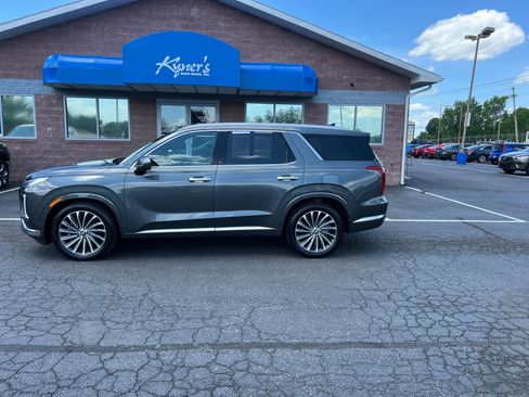 Used 2023 Hyundai Palisade Calligraphy w/ Cargo Package AWD/4WD image 3