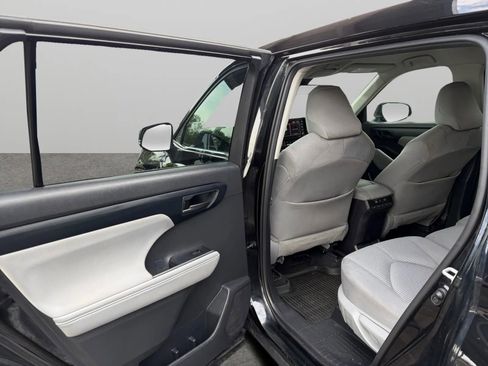 Used 2021 Toyota Highlander L AWD/4WD image 14