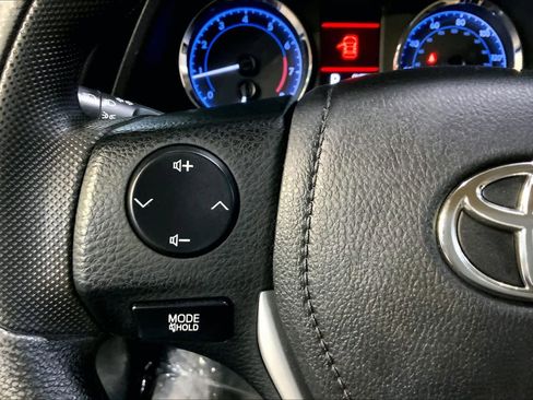 Used 2017 Toyota Corolla LE image 23