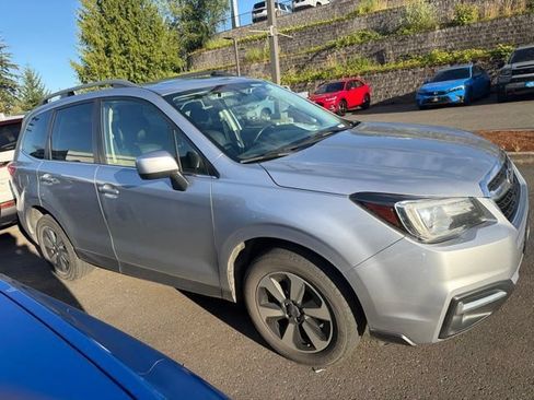 Used 2017 Subaru Forester 2.5i Limited AWD/4WD image 2