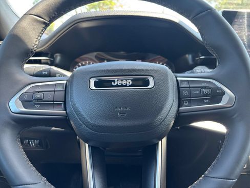 Used 2025 Jeep Compass Limited AWD/4WD image 29
