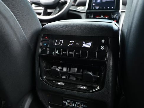 Used 2023 Jeep Grand Cherokee L Laredo RWD image 31