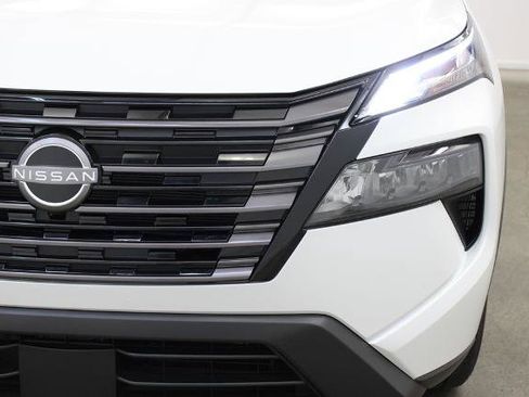 Certified 2026 Nissan Rogue SV FWD image 8