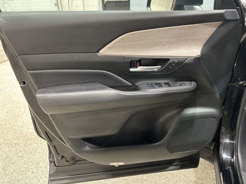 Certified 2024 Toyota Grand Highlander Platinum image 13