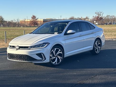 Used 2025 Volkswagen Jetta SEL image 5