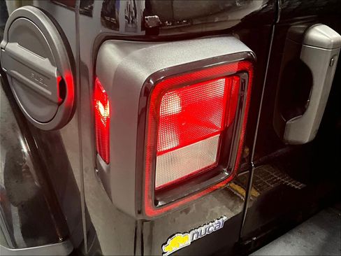 Used 2022 Jeep Wrangler Unlimited Sahara w/ Cold Weather Group image 33