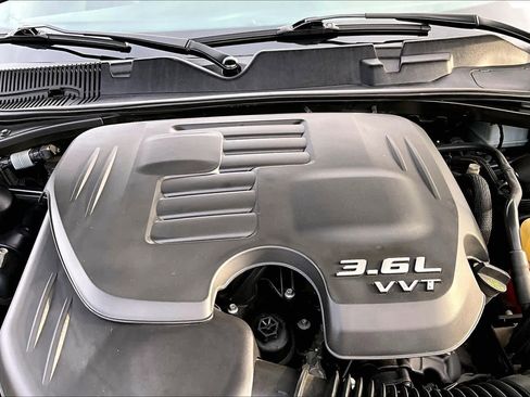 Used 2016 Dodge Challenger SXT image 29