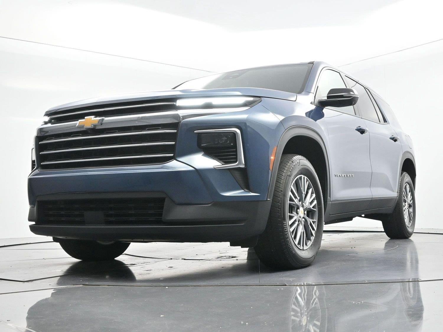 Used 2024 Chevrolet Traverse LT w/ LPO, Floor Liner Package FWD image 42
