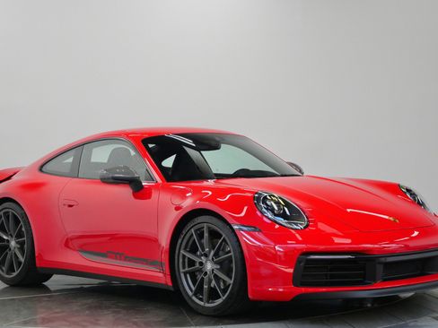 Used 2024 Porsche 911 Carrera image 3