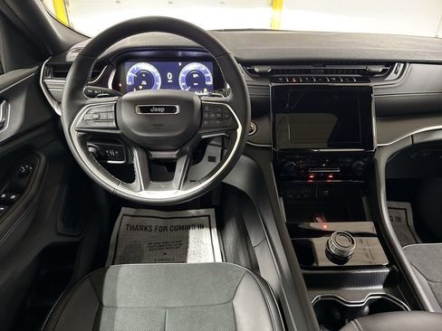 New 2025 Jeep Grand Cherokee L Altitude image 19