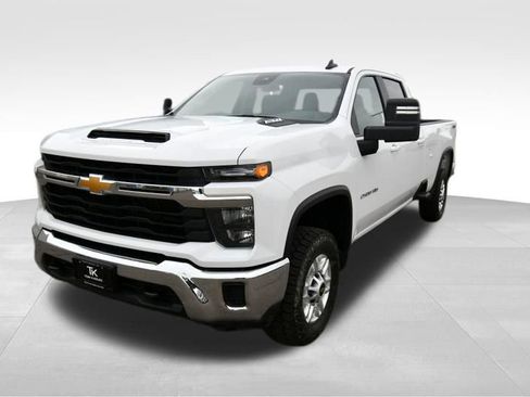 Used 2024 Chevrolet Silverado 2500 LT AWD/4WD image 2