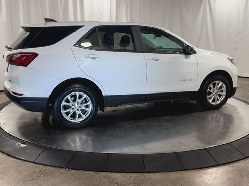 Used 2020 Chevrolet Equinox LS w/ LS Convenience Package image 9