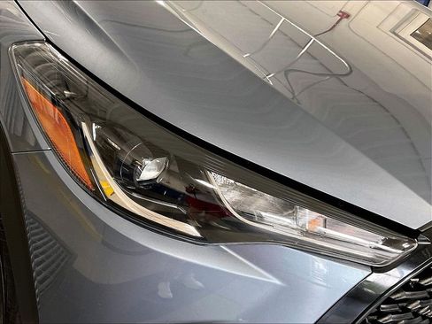Used 2025 Toyota Corolla Cross L AWD/4WD image 32