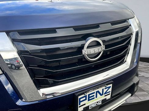 Used 2025 Nissan Pathfinder SL AWD/4WD image 27