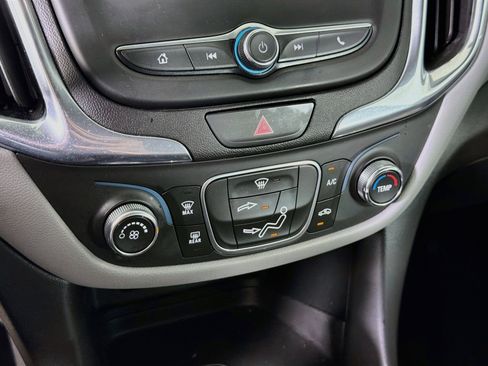 Used 2020 Chevrolet Equinox LS FWD image 24