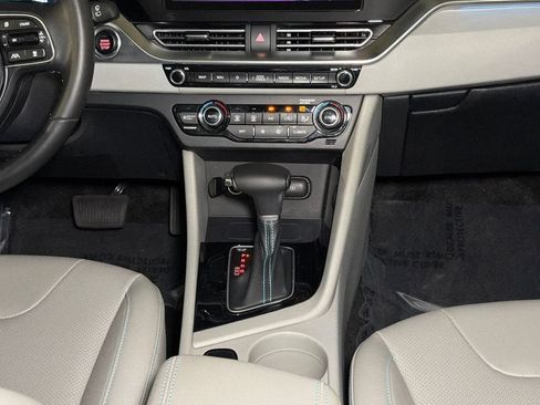 Used 2022 Kia Niro Touring Special Edition FWD image 16
