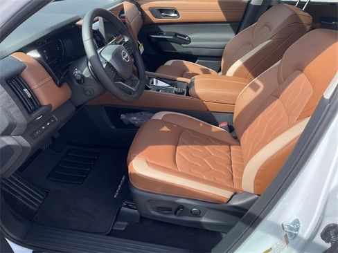 New 2026 Nissan Pathfinder Platinum image 9