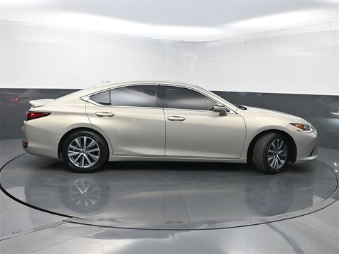 Used 2021 Lexus ES 300h w/ Premium Package image 44