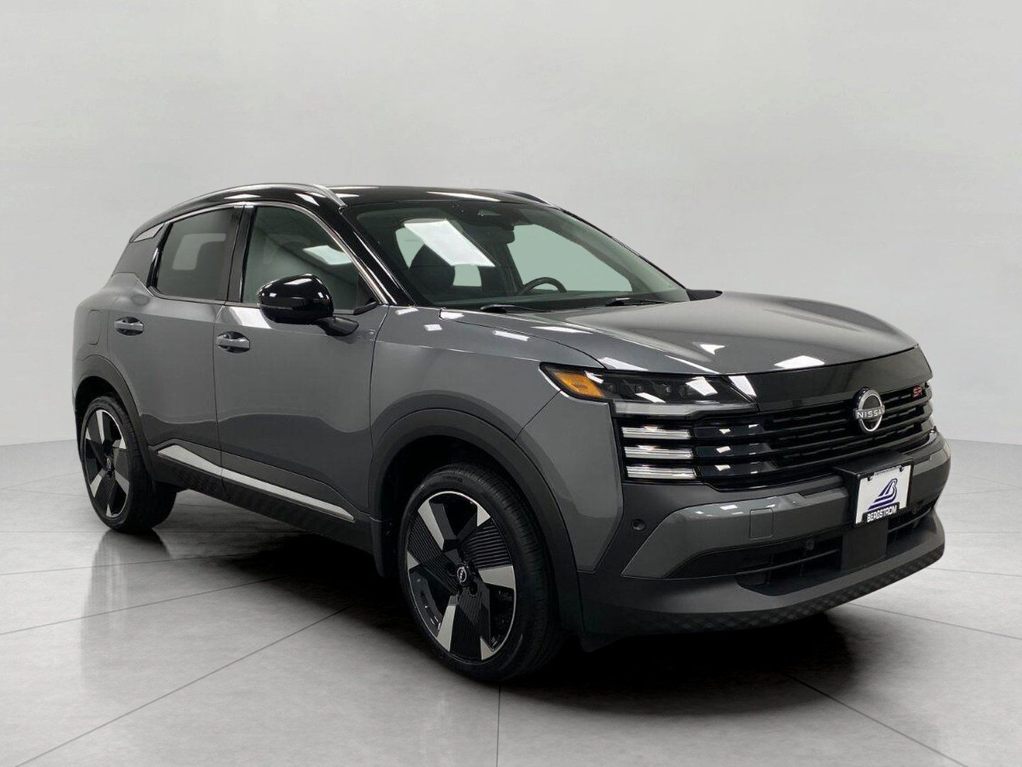 Certified 2025 Nissan Kicks SR AWD/4WD image 1