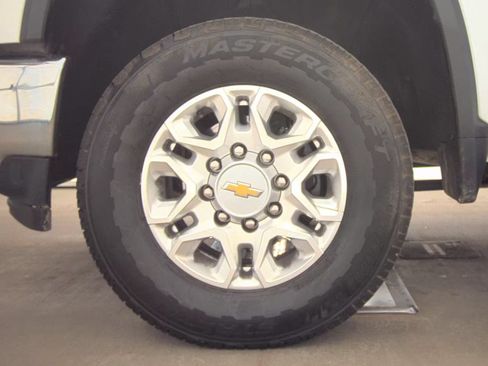 Used 2023 Chevrolet Silverado 2500 LT w/ Convenience Package AWD/4WD image 8