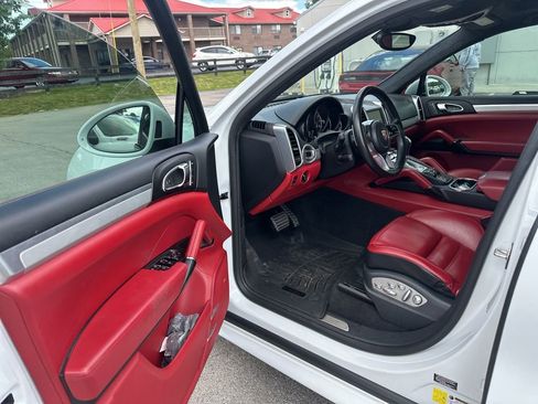Used 2016 Porsche Cayenne GTS AWD/4WD image 5
