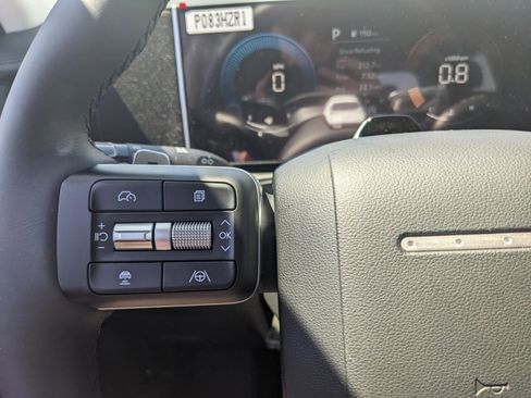 Used 2025 Hyundai Santa Fe SEL AWD/4WD image 18