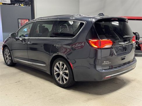 Used 2019 Chrysler Pacifica Limited FWD image 7