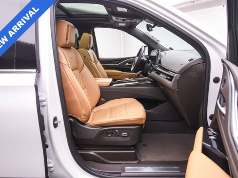 Used 2022 Cadillac Escalade ESV Premium Luxury image 50