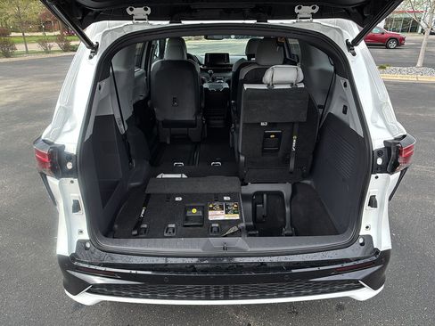 Used 2021 Toyota Sienna XSE w/ XSE Plus Package FWD image 15
