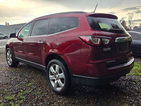Used 2017 Chevrolet Traverse LT w/ Style and Technology Package FWD image 7