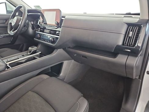 Used 2024 Nissan Pathfinder SV image 34