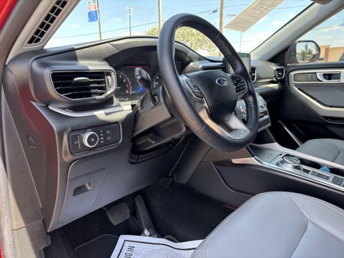 Used 2021 Ford Explorer XLT w/ Equipment Group 202A image 12