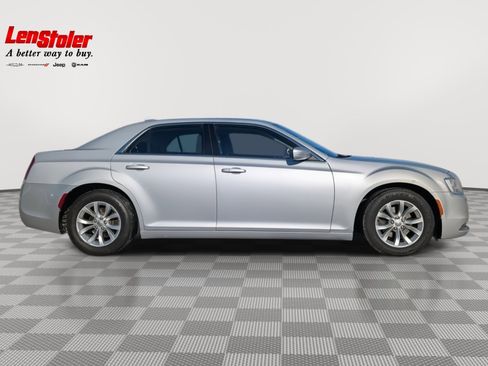 Used 2019 Chrysler 300 Touring image 6