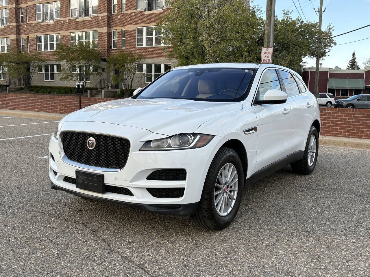 Used 2019 Jaguar F-PACE AWD/4WD image 21
