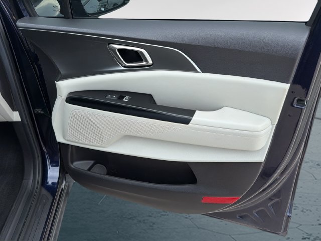 Used 2024 Kia Carnival LX FWD image 10