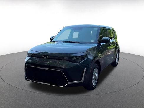 Used 2025 Kia Soul LX w/ LX Technology Package FWD image 7