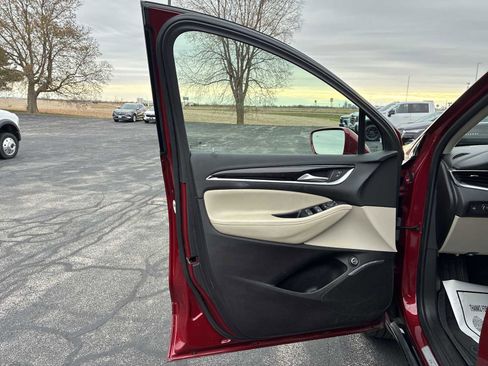 Used 2019 Buick Enclave Essence w/ LPO, Sport Appearance Package image 21