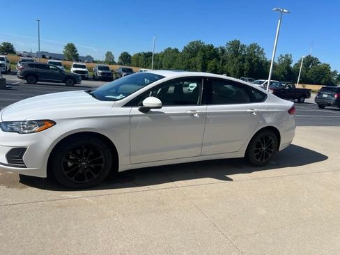 Used 2020 Ford Fusion SE FWD image 1