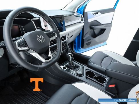 Used 2025 Volkswagen Taos SEL image 57