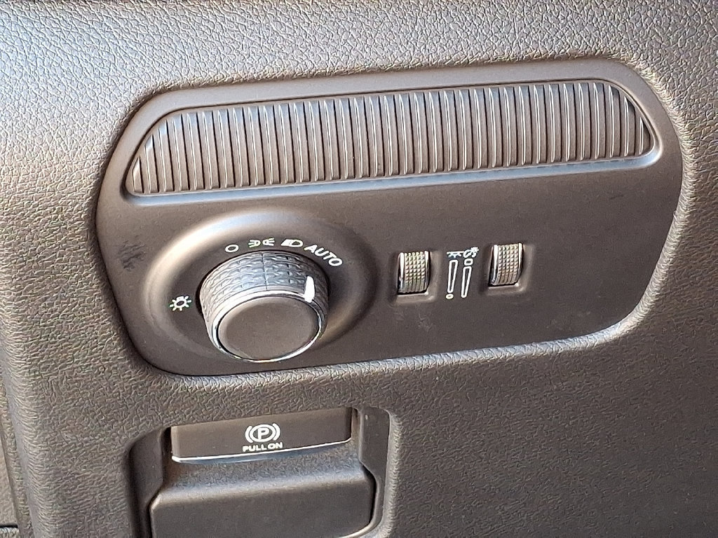 Used 2026 Jeep Grand Wagoneer 4WD w/ Premium Group I image 26