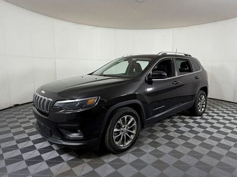Used 2019 Jeep Cherokee Latitude Plus FWD image 2