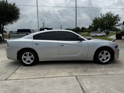 Used 2023 Dodge Charger SXT RWD image 3