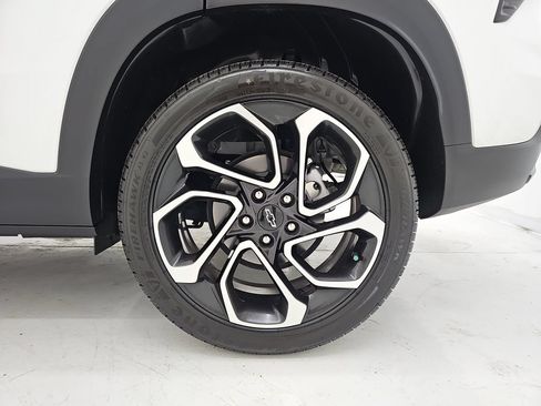 Used 2024 Chevrolet Trax RS w/ Driver Confidence Package FWD image 40