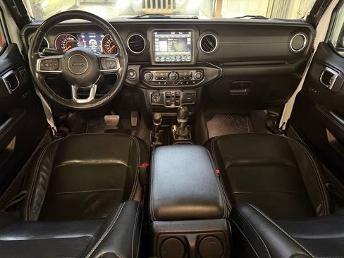 Used 2019 Jeep Wrangler Unlimited Sahara w/ Uconnect 4C Nav & Sound Group AWD/4WD image 9