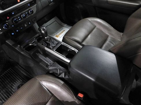 Used 2017 Toyota Tacoma Limited image 57