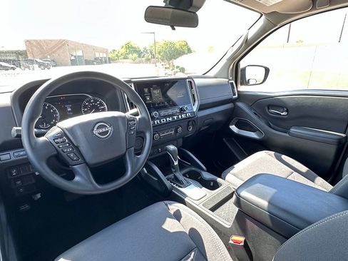 Used 2025 Nissan Frontier SV RWD image 12