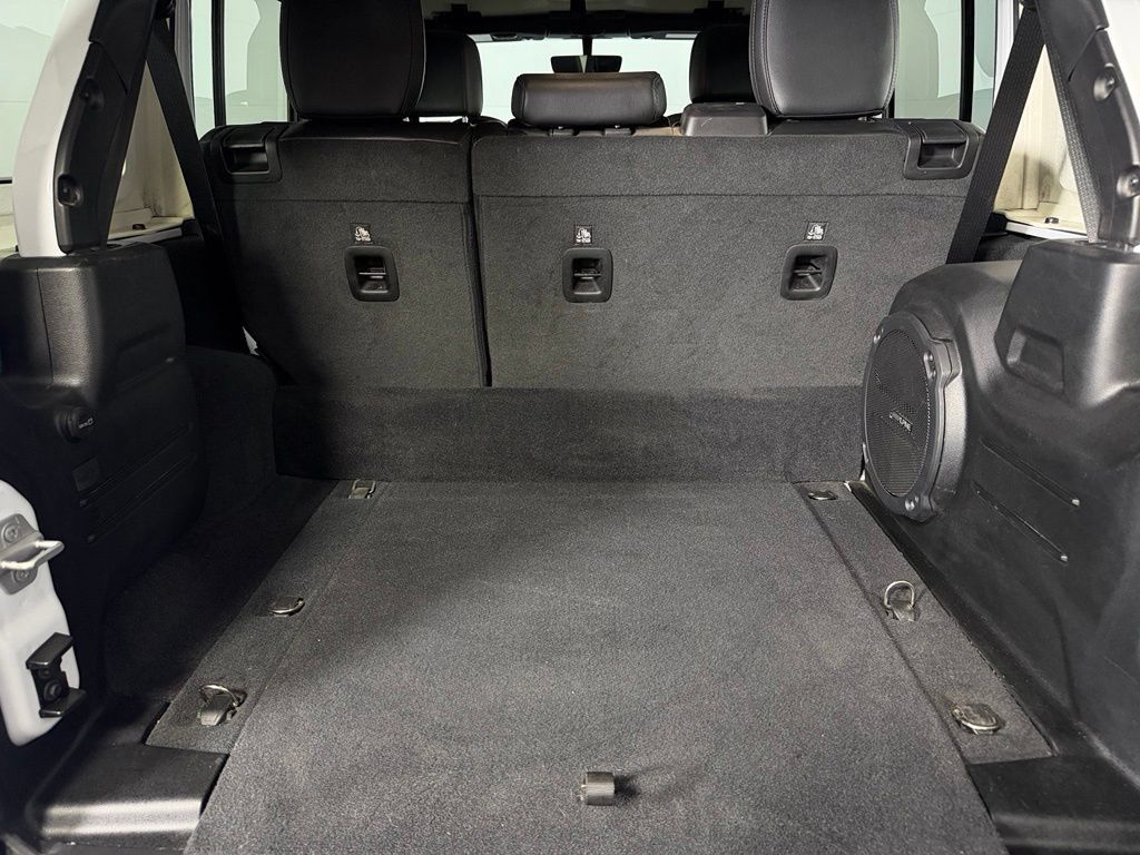Used 2023 Jeep Wrangler Unlimited Sahara AWD/4WD image 21